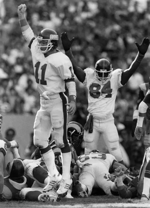 Giants (Phil simms #11) at Los Angeles Rams October 28, 1979  New york  giants football, Giants football, Nfl football players