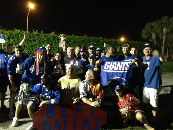 New York Giants defensive tackle Barry Cofield holds up a