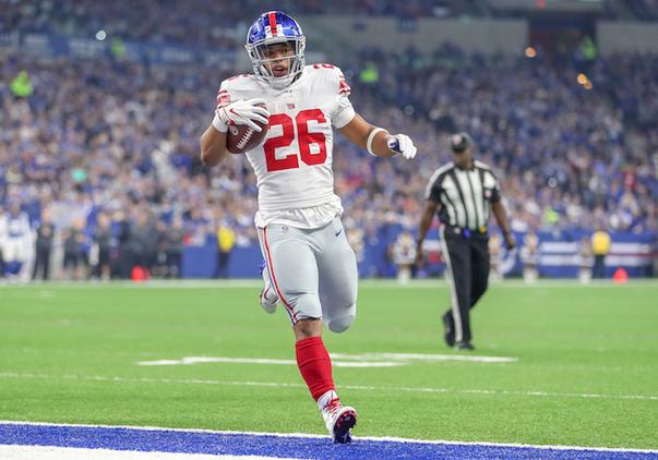 East Rutherford, New Jersey, USA. 28th Oct, 2018. New York Giants running  back Saquon Barkley (26) catches a pass in the first half during NFL action  between the Washington Redskins and the