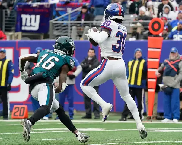 Darnay Holmes Giants' Sideline Has NFL Fans Asking Questions