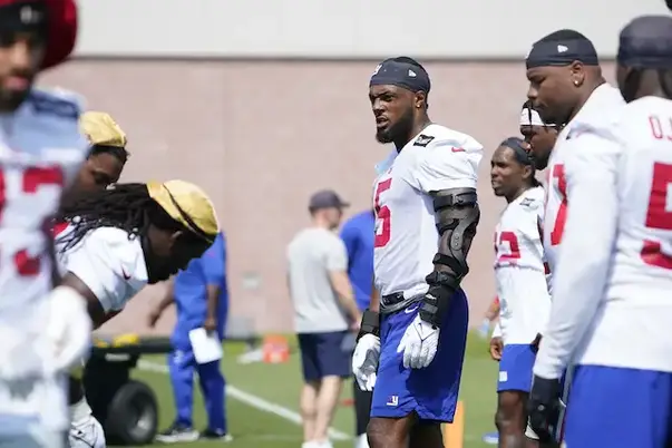 New Giants WR Parris Campbell works with RB unit in final minicamp session  as Saquon Barkley remains absent 