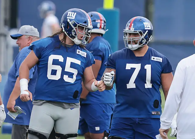 New York Giants center Nick Gates (65) warms up with teammates