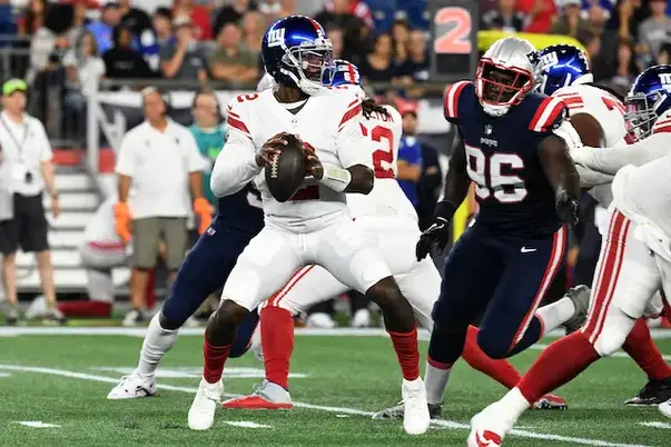 New York Giants' Yusuf Corker (21) tackles Cincinnati Bengals