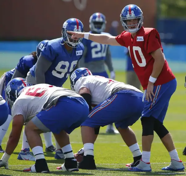 VIDEO: Eli Manning Meets Family in Emotional Scene After Potential Final  Home Start